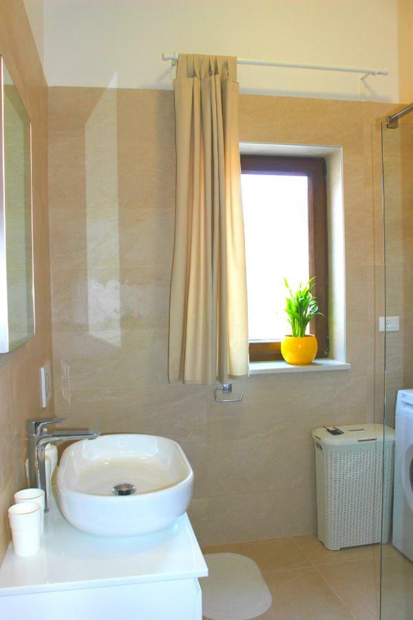 Holiday Home Deni Roč Dış mekan fotoğraf
