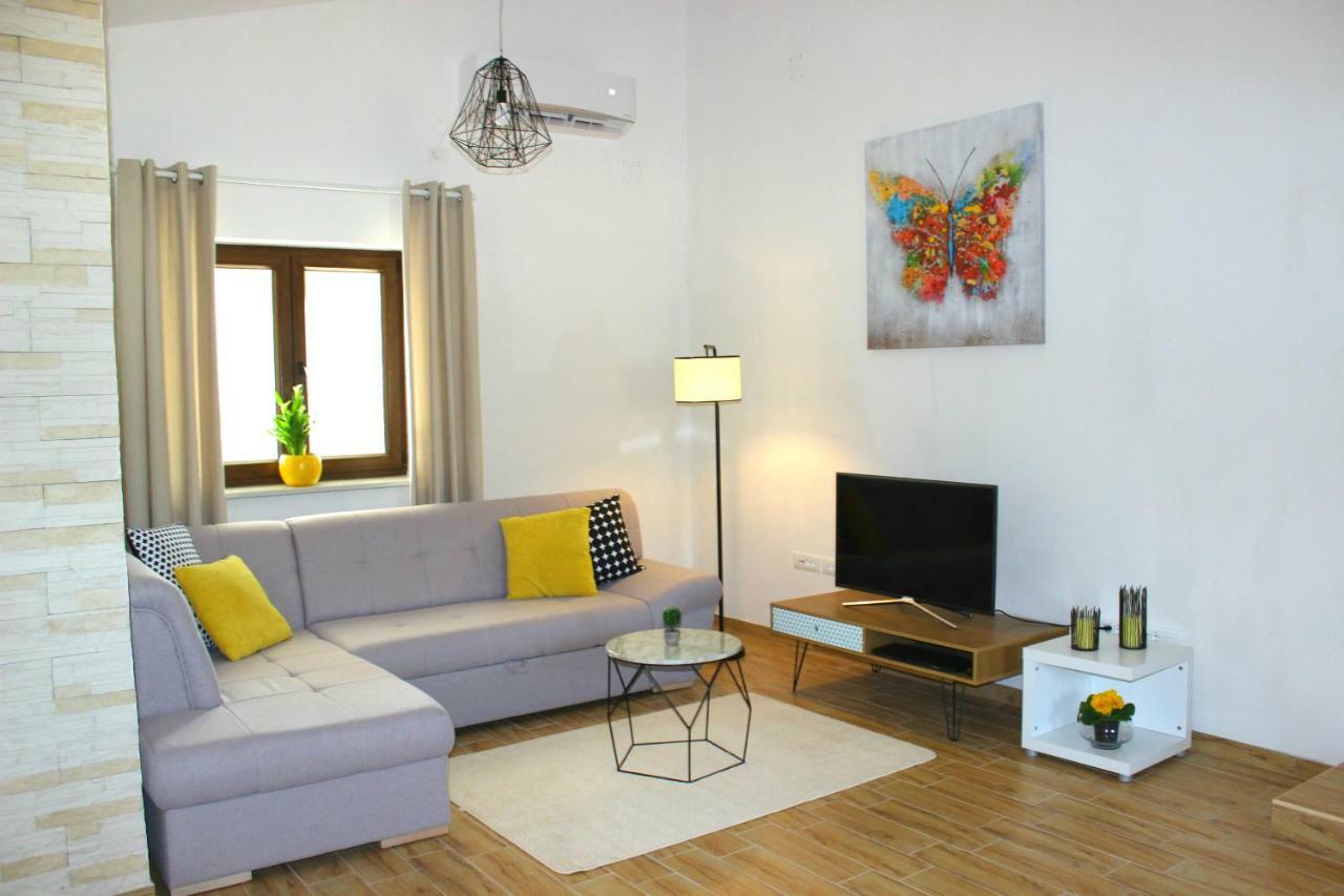 Holiday Home Deni Roč Dış mekan fotoğraf
