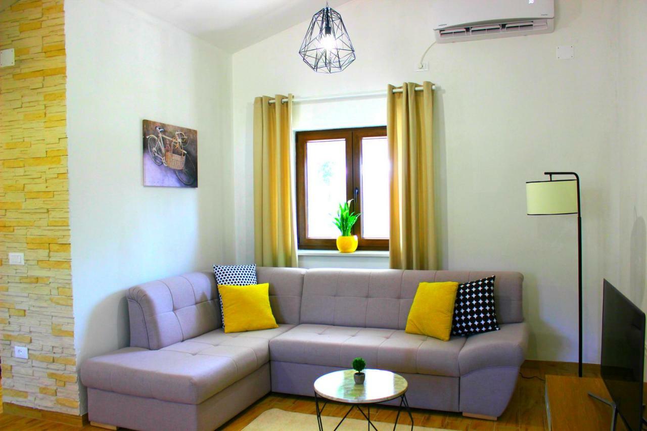 Holiday Home Deni Roč Dış mekan fotoğraf